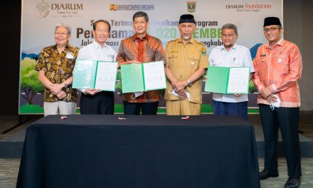 Djarum Foundation Serah Terima Terselesaikannya Penanaman 2.020 Trembesi di Padang